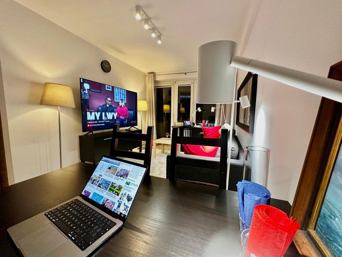 Decor 3 Metro Fast Wifi 1Gbs 80'Tv Hbo Disney Appletv Warschau Exterior foto